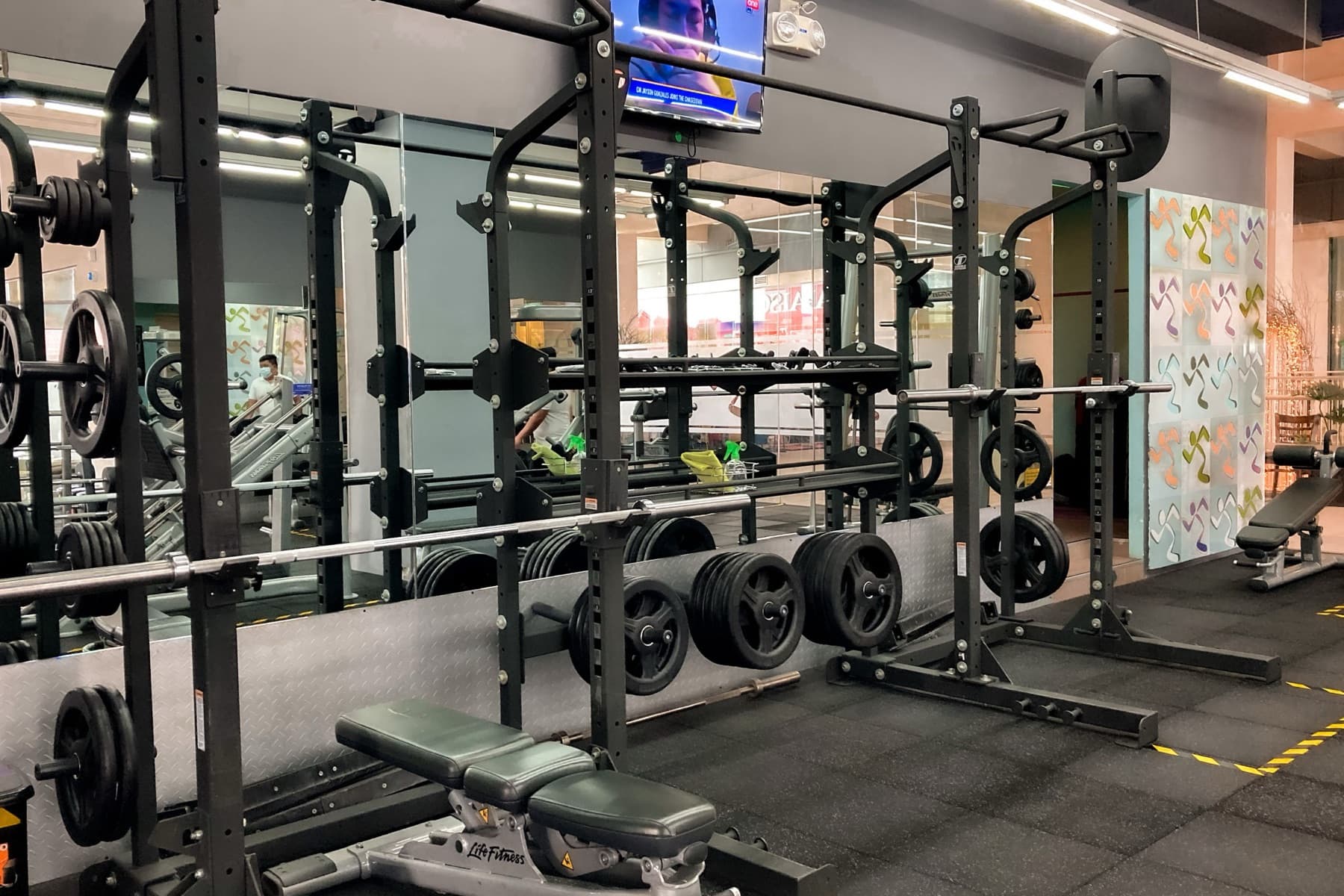 Real fitness equipment with welded metal tube frames