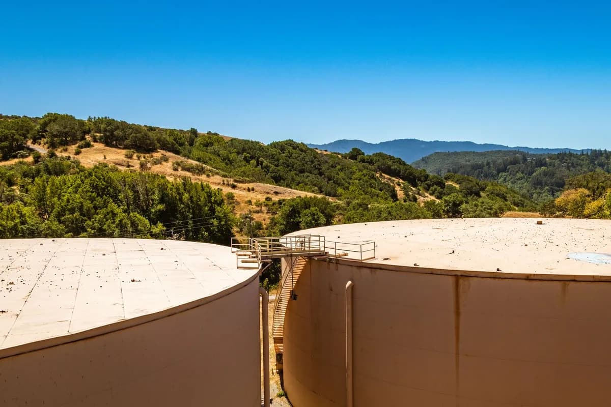 Real large cylindrical pressure vessel and storage shells