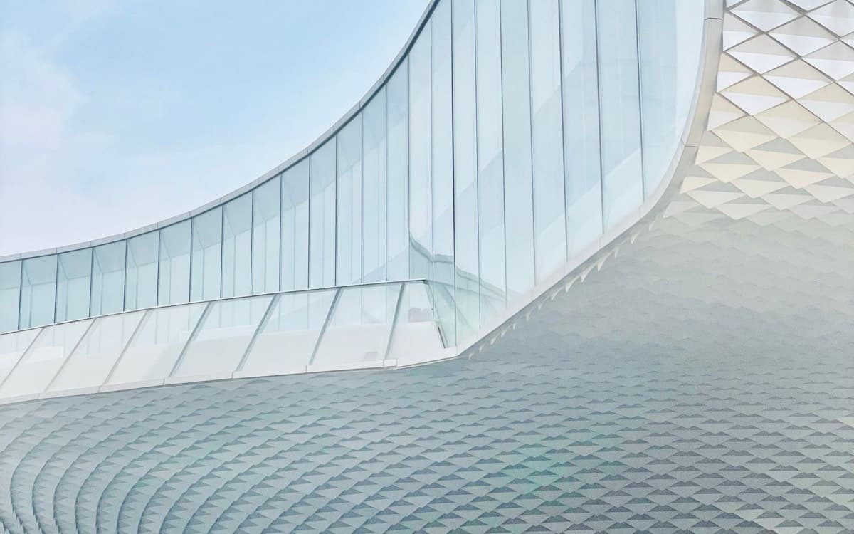 Real curved metallic panels and arc plate application