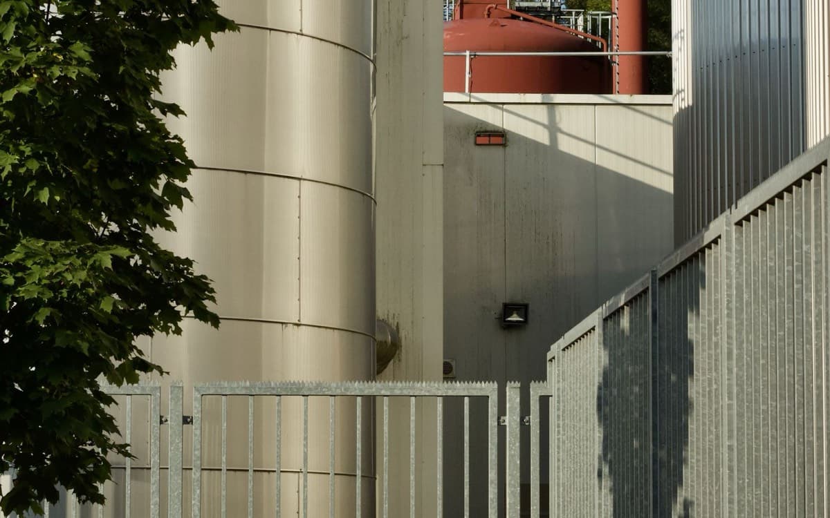 Real industrial pressure vessel shells and steel tank equipment