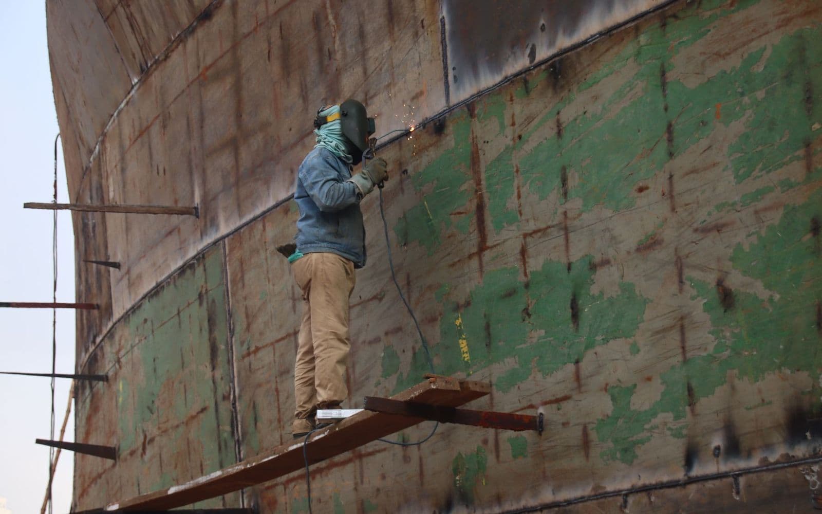 Real shipbuilding hull component fabrication